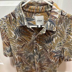 Medium size Desigual button down shirt. Multicolored